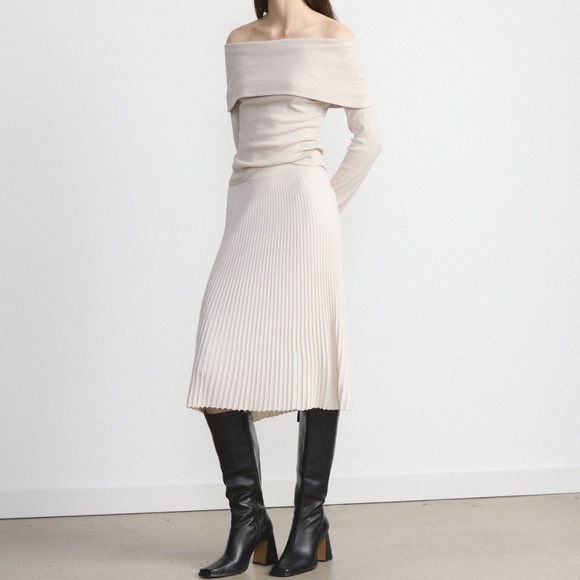 NWT Frank & Oak // The Off Shoulder Top in Creamy Grey - Picture 4 of 7